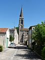 Rue du vieux village et l'église Notre-Dame.