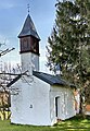 Hofkapelle mit Lourdesgrotte und zwei Türmchen