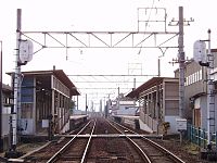 駅構内を三島側の踏切から見たところ