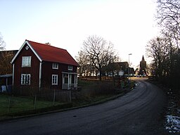 Kullerstad med Kullerstads kyrka.