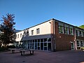 Gebäude E mit Klassenräumen und Lehrerzimmer