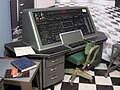 Desktop mit UNIVAC-Steuerelementen