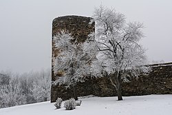 Eckturm der Umfassungsmauern des ehemaligen Klosters Pernegg, Österreich