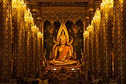 Main Buddhist shrine in Wat Phra Si Rattana Mahathat Phra Phuttha Chinnarat (II).jpg
