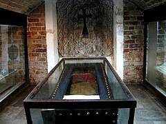 Krypta grobowa kaplicy Oleśnickich – domniemane zwłoki księcia Jeremiego Wiśniowieckiego