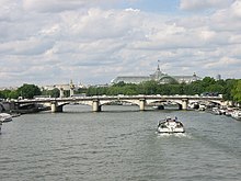 Pont de la Concorde vu de la passerelle Solférino-closeup-20050628.jpg