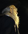 Rabbino ortodosso con peot poste dietro le orecchie