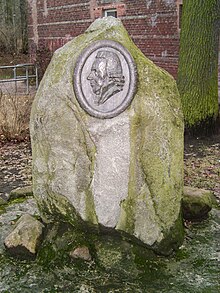 Raymund Dapp Gedenkstein 01.jpg