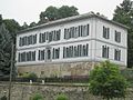 Herrenhaus (Schloss Schwertner) mit südlich vorgelagerter Stützmauer einschließlich Treppe sowie Toreinfahrt mit zwei Torpfeilern bei Nr. 57 (Einzeldenkmale der Sachgesamtheit 09303510)