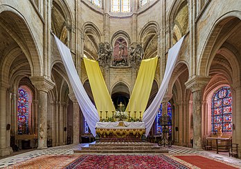 Le chœur de la cathédrale Notre-Dame de Senlis (Picardie). (définition réelle 7 132 × 5 012)