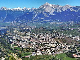 Panorama grada sa kotlinom Rhône