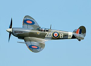 Spitfire LF Mk IX, MH434 s označením 222. perutě RAF