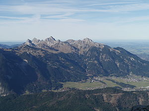 Die Tannheimer Berge von Südosten, vom Gipfel des Thaneller (2341 m) übers Lechtal hinweg
