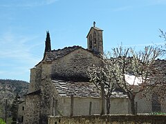 Toiture de l’église, en lauzes, et clocher-mur.