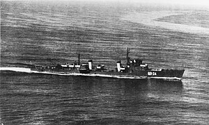 1958年9月3日に米海軍機から撮影された、軍事演習で魚雷回収船として使用される標的艦TsL-24（元駆逐艦椎）