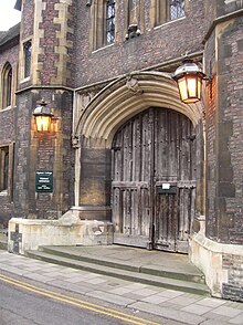Queens' Great Gate Visitors' Entrance - Queens' College - geograph.org.uk - 1111497.jpg