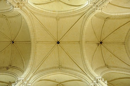 Abóbada gótica angevina da Igreja de Puy-Notre Dame