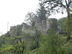 Grad poleg samostana je služil za obrambo pred Turki