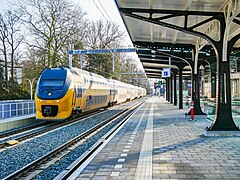 Driebergen-Rijsenburg, Zug der NS-Baureihe VIRM am Bahnhof Driebergen-Zeist