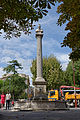 Fontaine Bellegarde, place Bellegarde. Colonne surmontée d'un buste de François Marius Granet