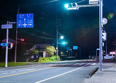 創業地から2番目に近いLED信号交差点 新野町花坂・是国