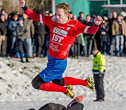 Österanfallaren Andreas Birgersson spelar årets första träningsmatch 2013 på stenhård snöplan i Rostock, 19/1 2013.