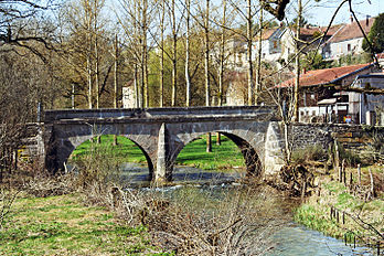 Pont XVIIIe siècle sur la Seine.