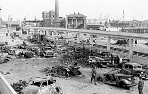 Зруйнований французький порт Кале після битви. Травень 1940