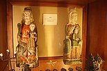 Dúas Virxes co Neno medievais (a da dereita é do século XI e a da esquerda do século XII), no Museo Arqueolóxico e Histórico da Coruña.