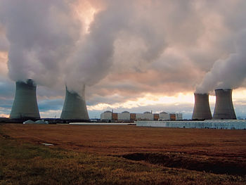 The nuclear power plant of Dampierre-en-Burly,...