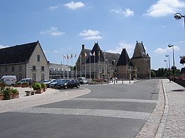 Gemeentehuis, deels gevestigd in het Château des Carmes