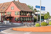 Gasthof Bären und Kreisel am Ortseingang