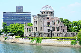 Kupola Hiroshima siç shihet nga parku memorial