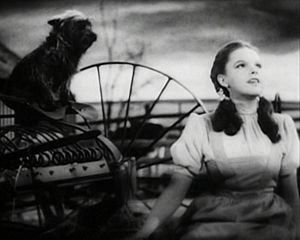 English: Screenshot of Judy Garland performing...