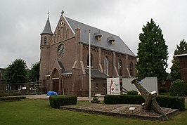 De kerk en het herdenkingsmonument