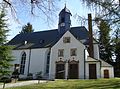 Kirche (mit Ausstattung) sowie Kirchhof mit Umfassungsmauer, zwei Kirchhofstoren, Grabmalen und Kriegerdenkmal für die Gefallenen des Deutsch-Französischen Krieges 1870/71