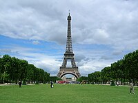 Le Tour Eiffel from Le Champs de Mars.jpg