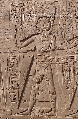 Амонхерхопшеф на пилоне в честь коронации Рамсеса II
