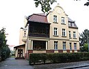 Wohnhaus mit Einfriedung