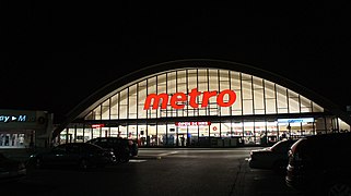 Metro supermarket in Parkway Plaza at night