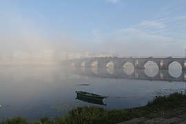 Pont Saint-Laurent dans la brume matinale, depuis Saint-Laurent-sur-Saône