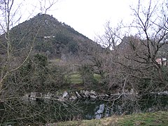 El monte Castillo, conocido por las cuevas de arte rupestre que alberga