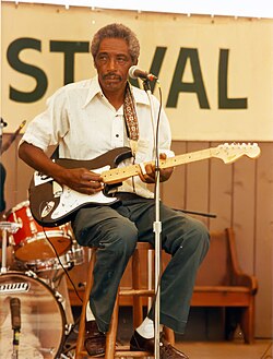 Burnside performing in ناکسویل، تنسی, at the 1982 World's Fair