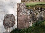 Runstenar vid Lids kyrka, Sö 128, Sö 129