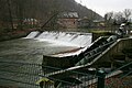 Wehranlage in der Ruhr mit Fischtreppe und Schneckenpumpanlage