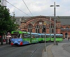 Straßenbahnzug aus GT4f und GB4f am Bremer Hauptbahnhof (Triebwagen 3540 mit Beiwagen 3740)
