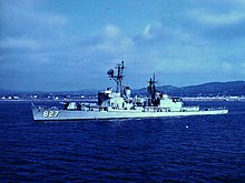「DD-827 ロバート・A・オーウェンズ (1967年撮影)」 FRAM-IB改修により、主砲は他のギアリング級駆逐艦と同型のMk.38 38口径5インチ連装砲を、艦前部に1基のみ搭載。それ以外は他のFRAM-IB改修艦とほとんど見分けがつかない。