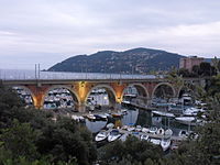 Le viaduc de la Rague, entre les gares de Théoule-sur-Mer et Mandelieu-la-Napoule.