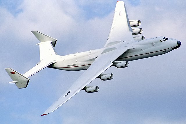 Ан-225 по време на демонстрационен полет през 1990 година