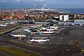 CPH, Københavns Lufthavn Kastrup, terminal 3 imidten, terminal 2 til venstre. Finger C i midten, del af finger B længst til venstre.